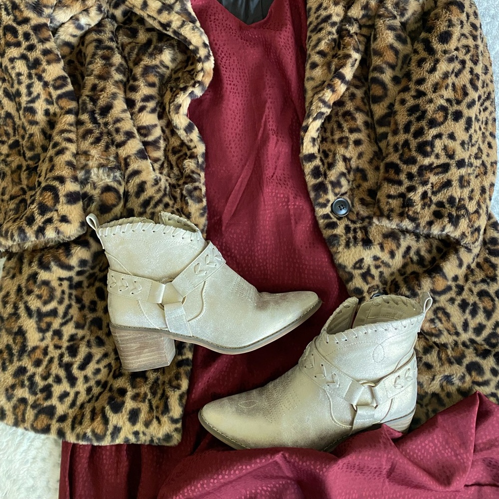 Metallic Colored/Western Style Short Boots⚪️